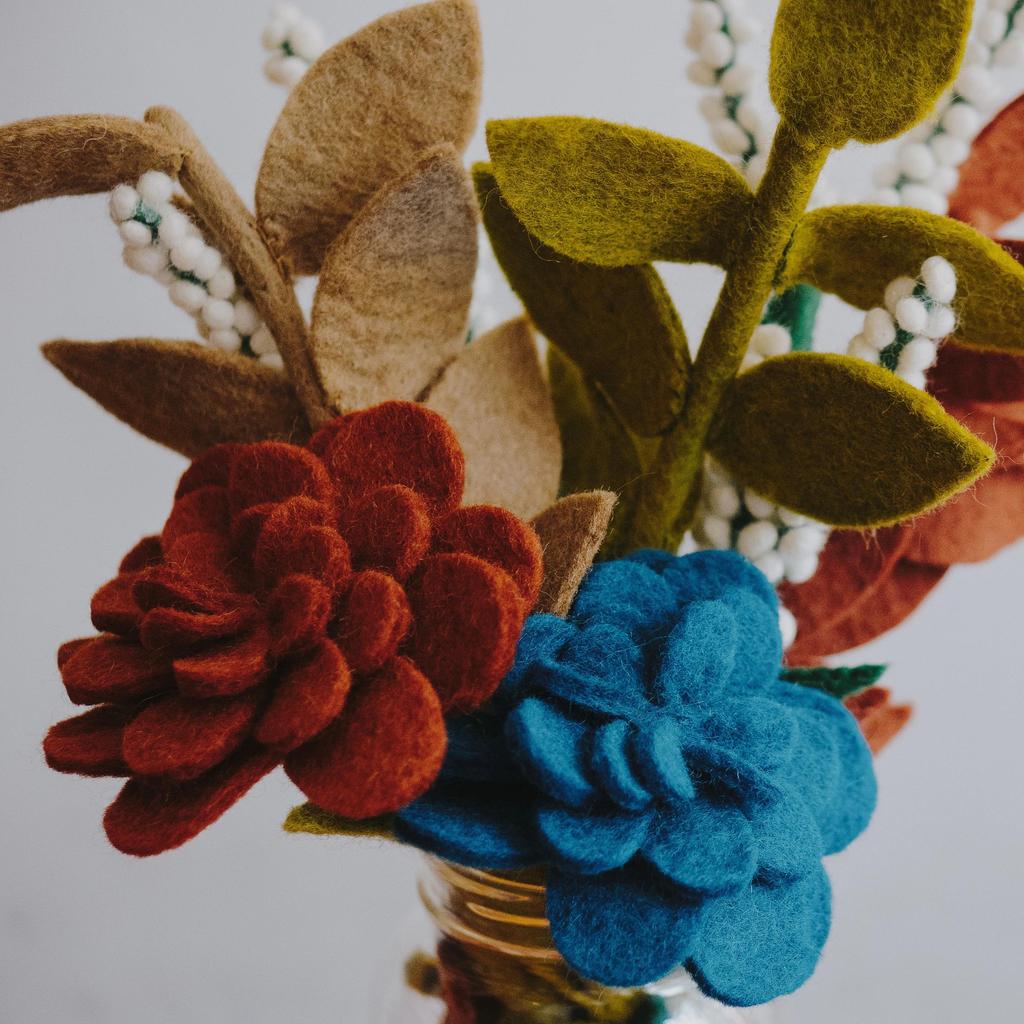 Felt Zinna Flowers blue and red - Global Goods Partners - Fair Trade